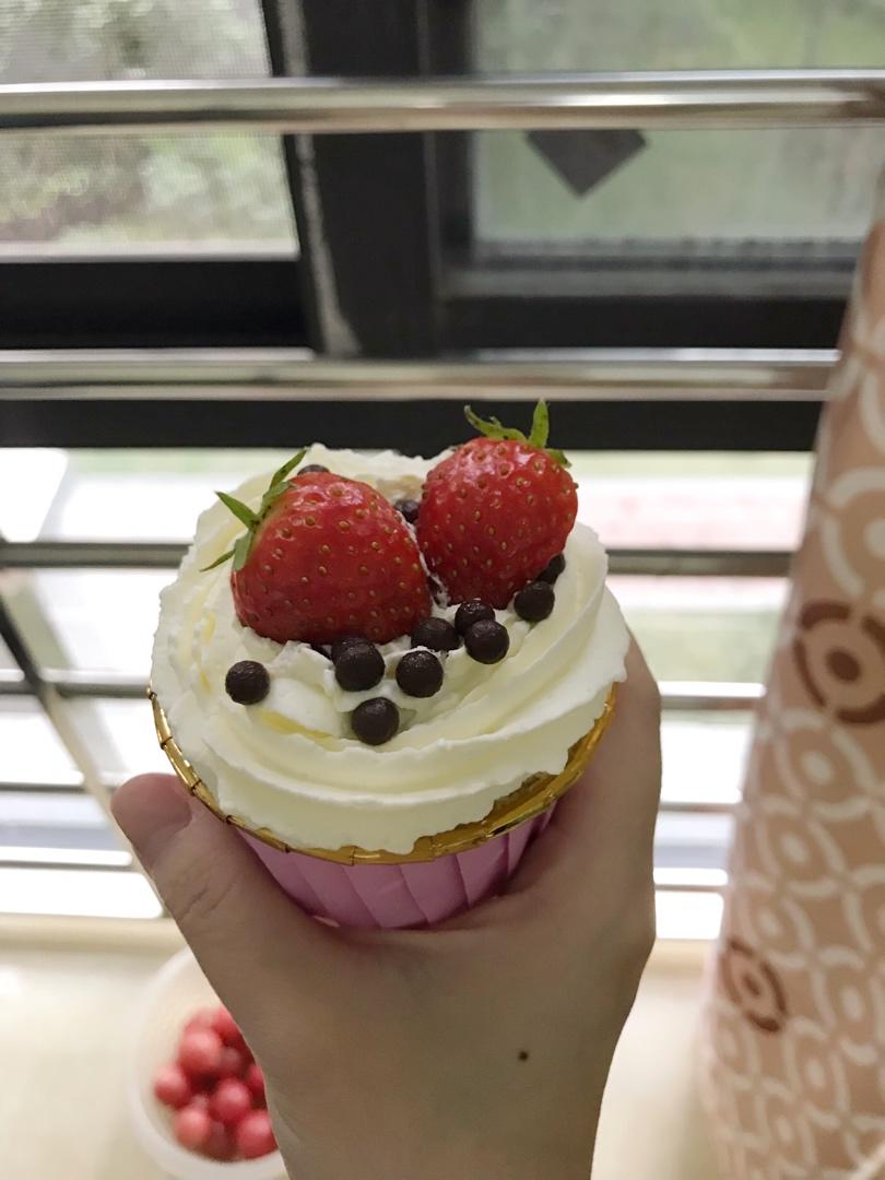 不会回缩的纸杯蛋糕