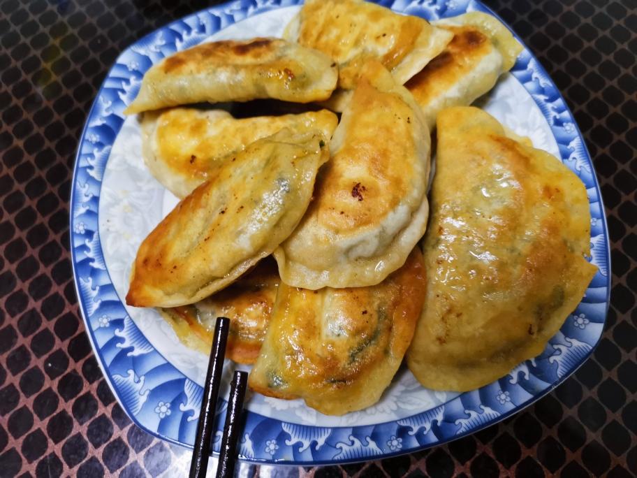 韭菜鸡蛋虾仁煎饺的做法