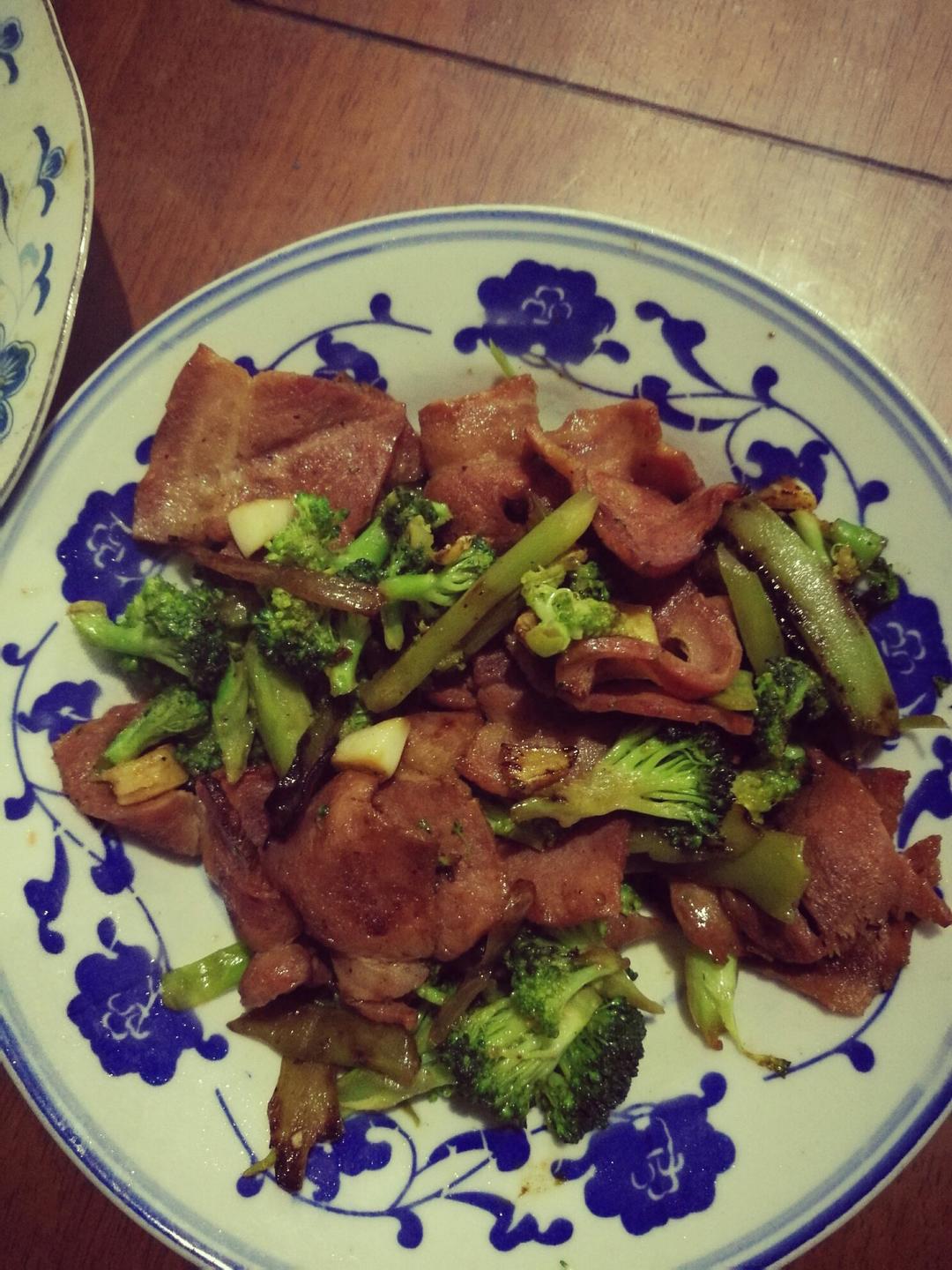 西兰花香菇炒培根