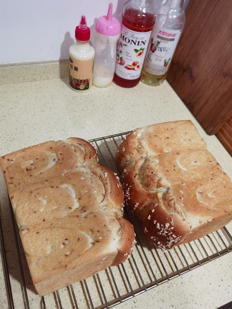 黄金亚麻籽吐司｜吐司长个小经验