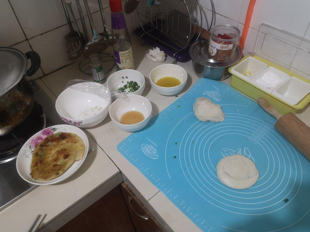 葱油饼（面粉吸水量不一样、水慢慢加）