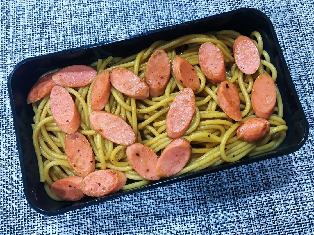 黑胡椒香肠意大利面