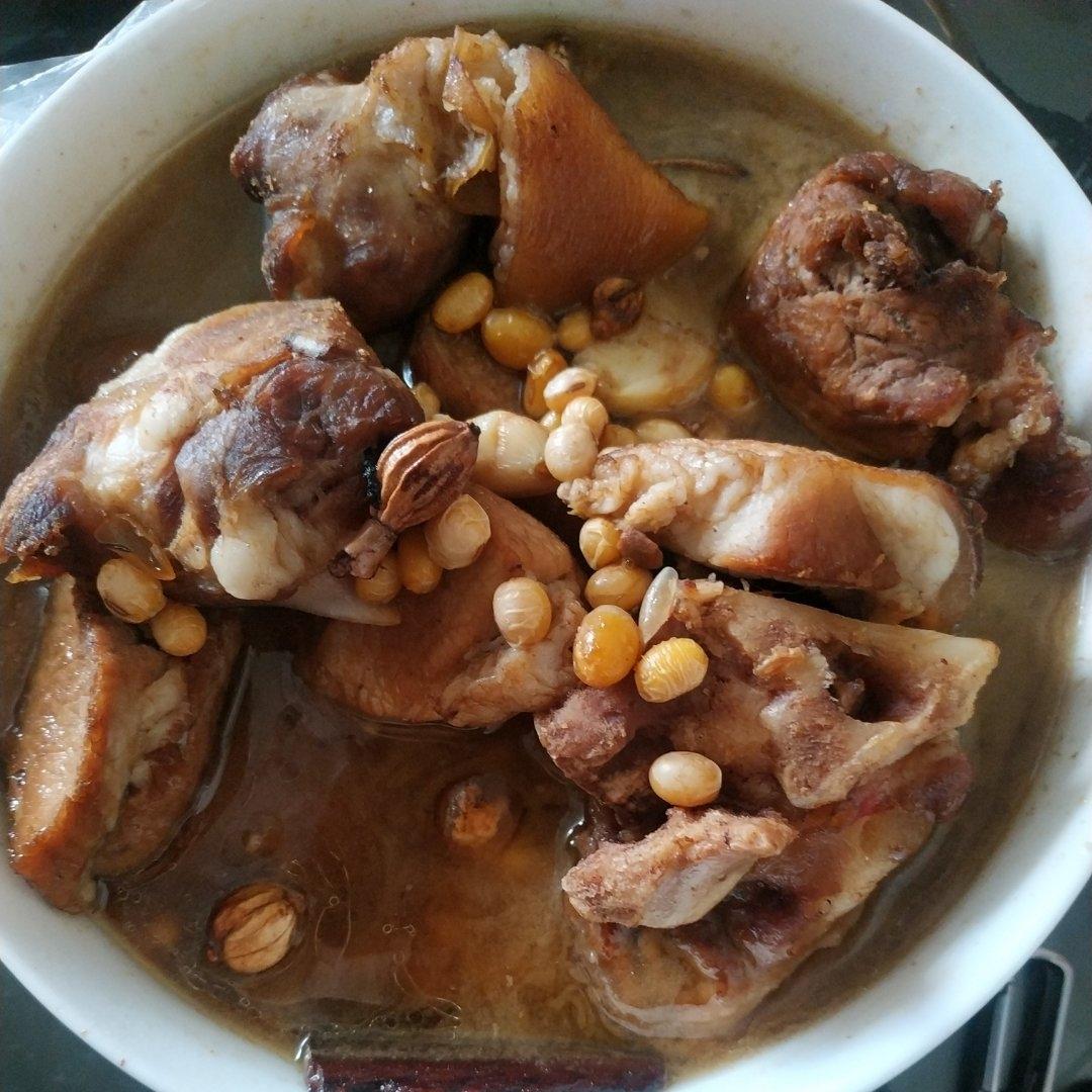 🔥黄豆焖猪蹄，口感软糯，好吃到连骨头都不放过😄