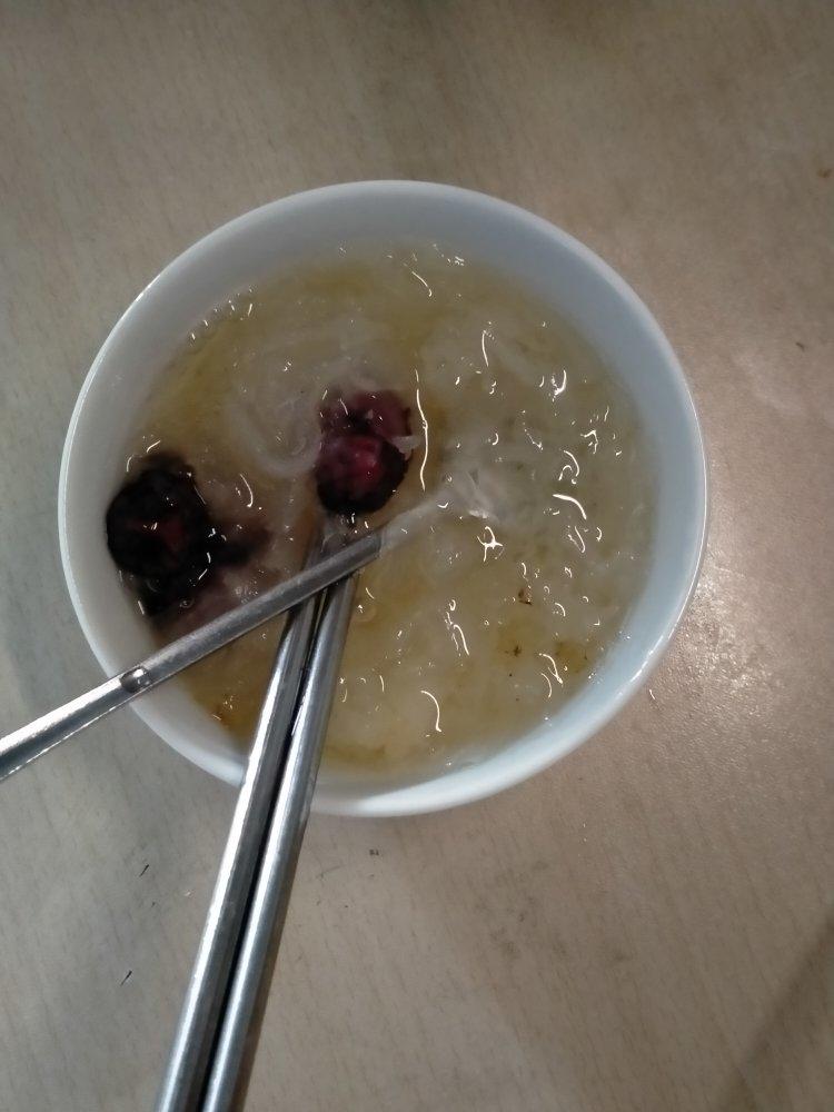 快速出胶~银耳红枣汤