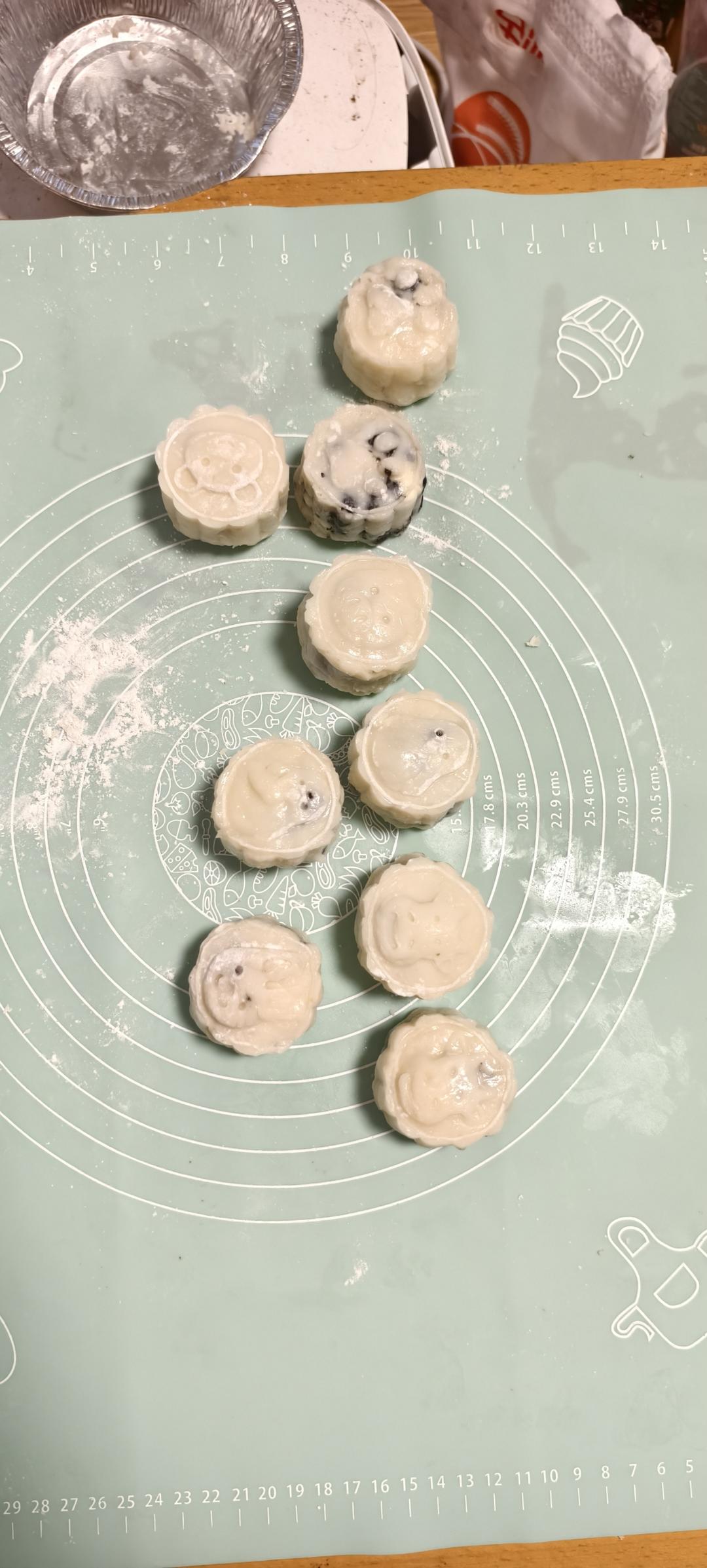 糯叽叽的奥利奥冰皮月饼