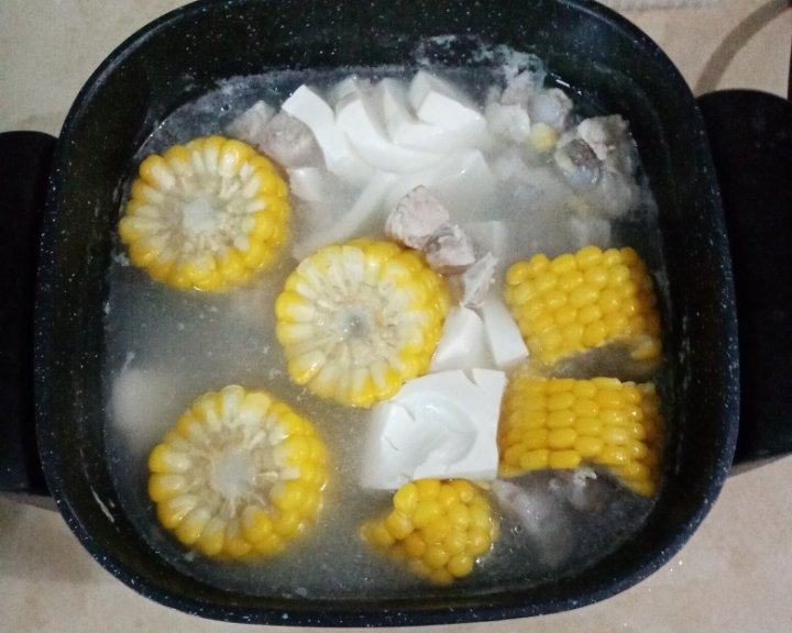 玉米豆腐排骨汤的做法