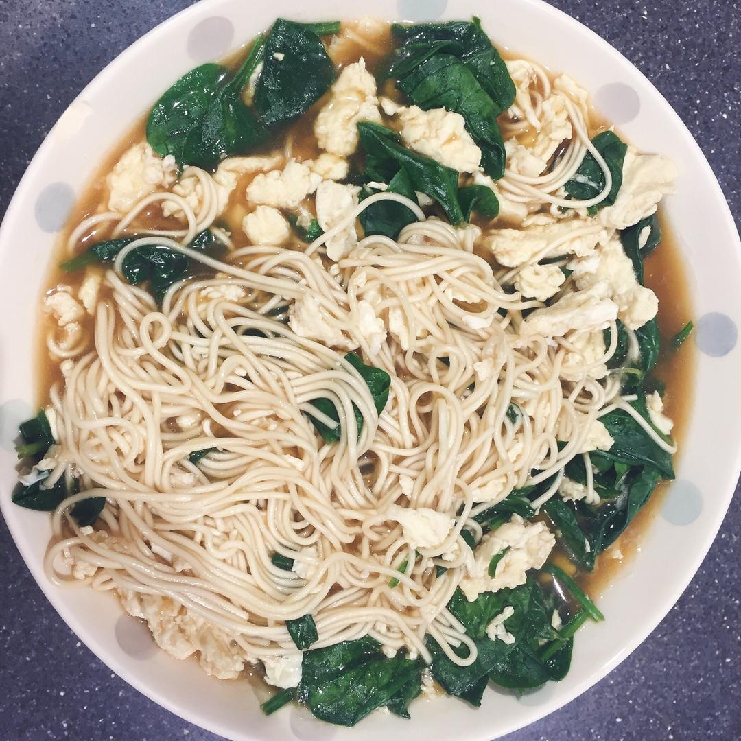 菠菜鸡蛋面