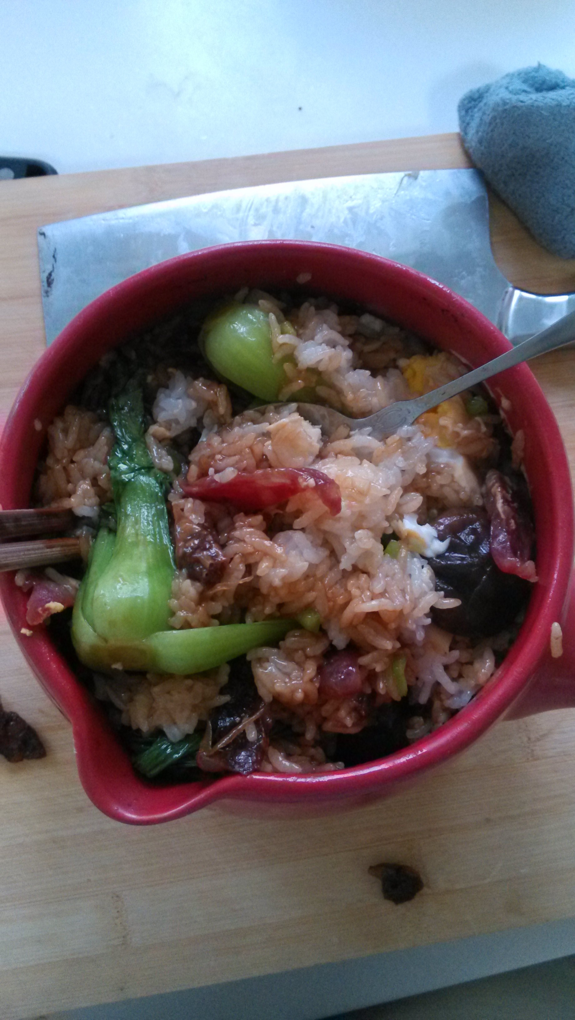 广式腊味煲仔饭