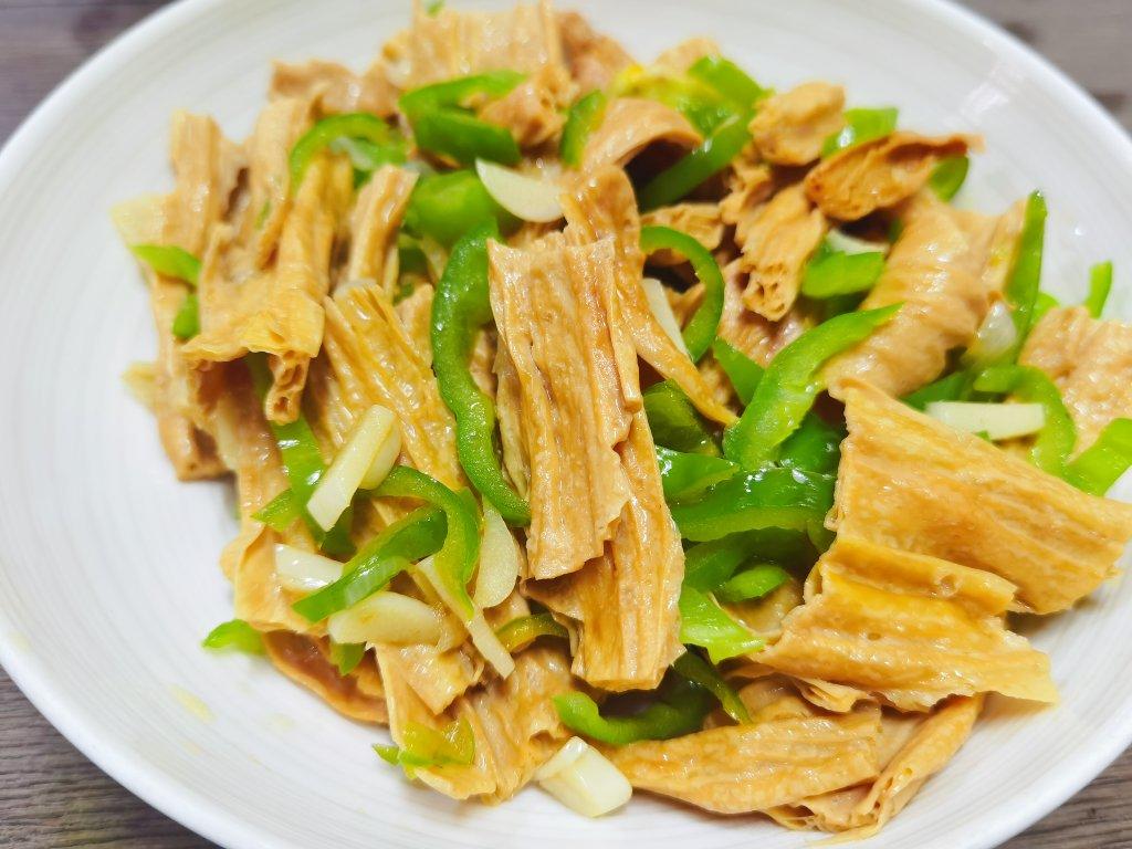 超级吃货甜妈某某做的腐竹炒青椒