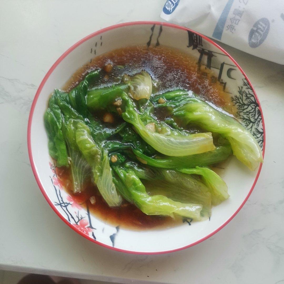 蒜蓉蚝油生菜，清脆爽口，色香味俱全