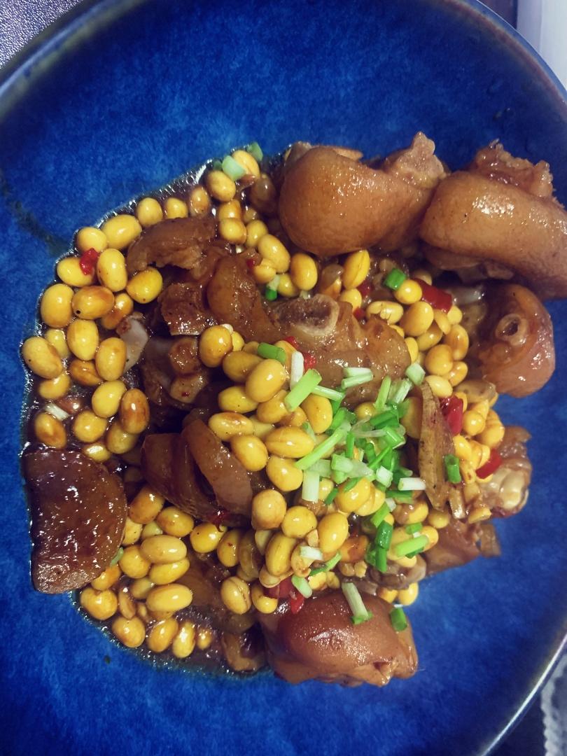 流口水的黄豆炖猪蹄     （参考黄小厨版本）