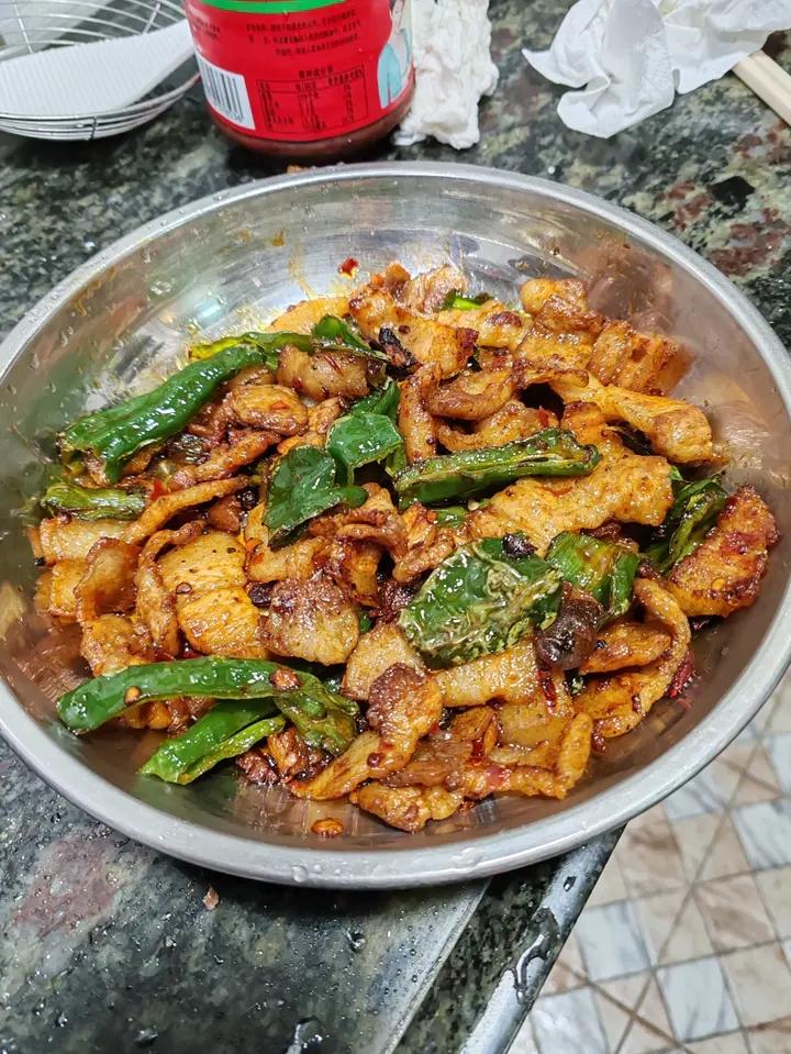 五花肉超级好吃的回锅肉炒蒜叶