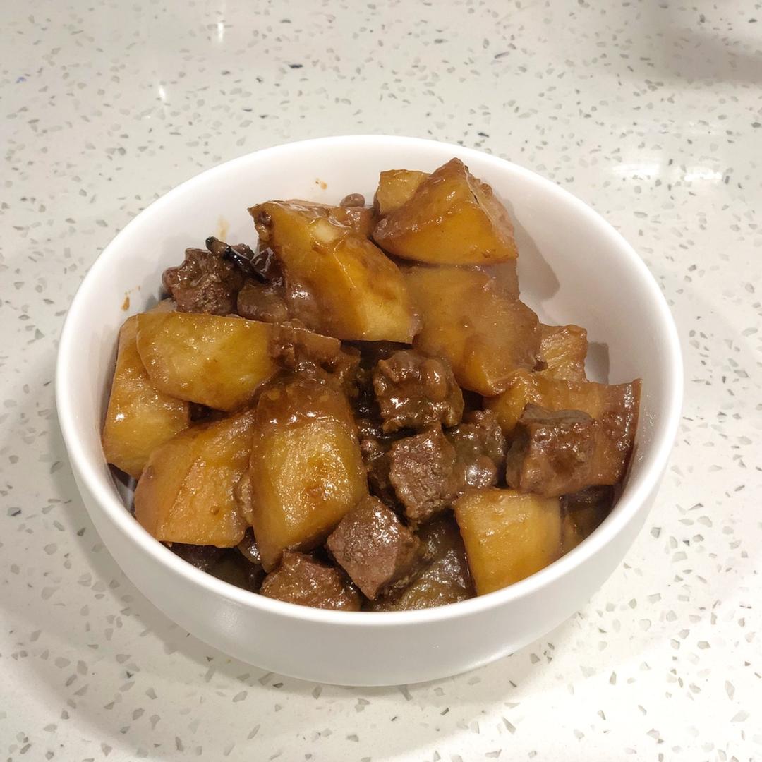 萝卜焖牛腩