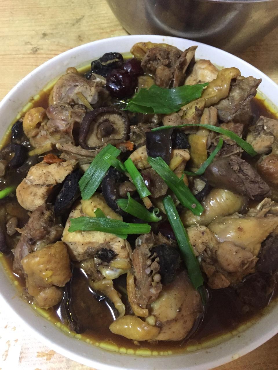 香菇黑木耳蒸鸡