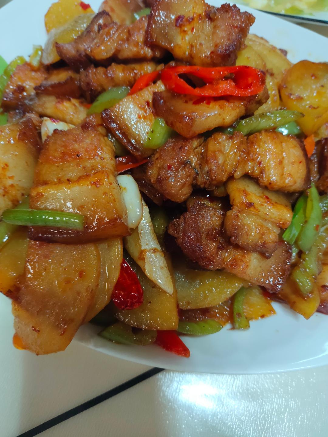 五花肉干煸土豆片