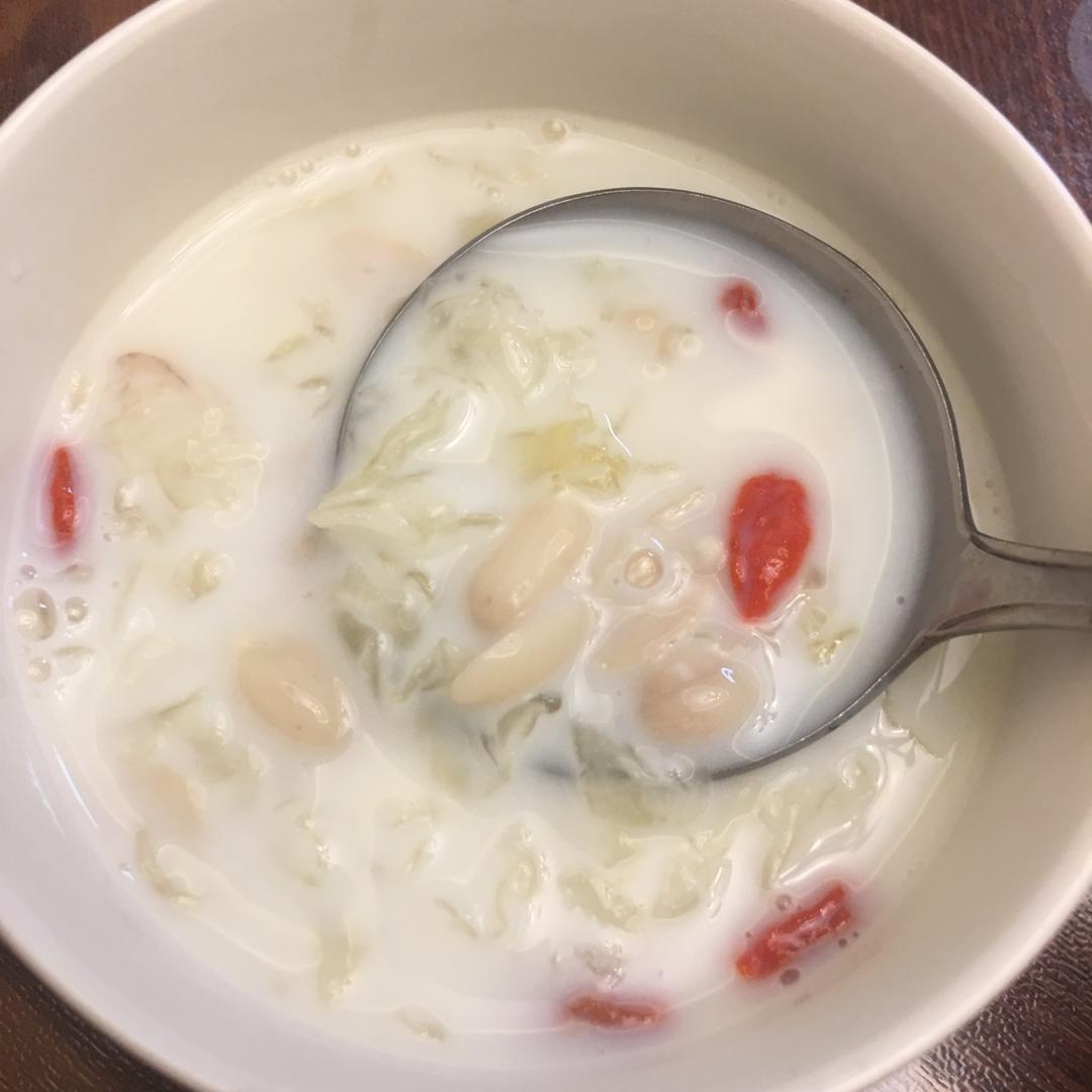 努力学习做菜的乖宝宝做的牛奶炖花生