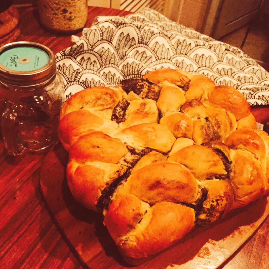 黑芝麻奶酥排包