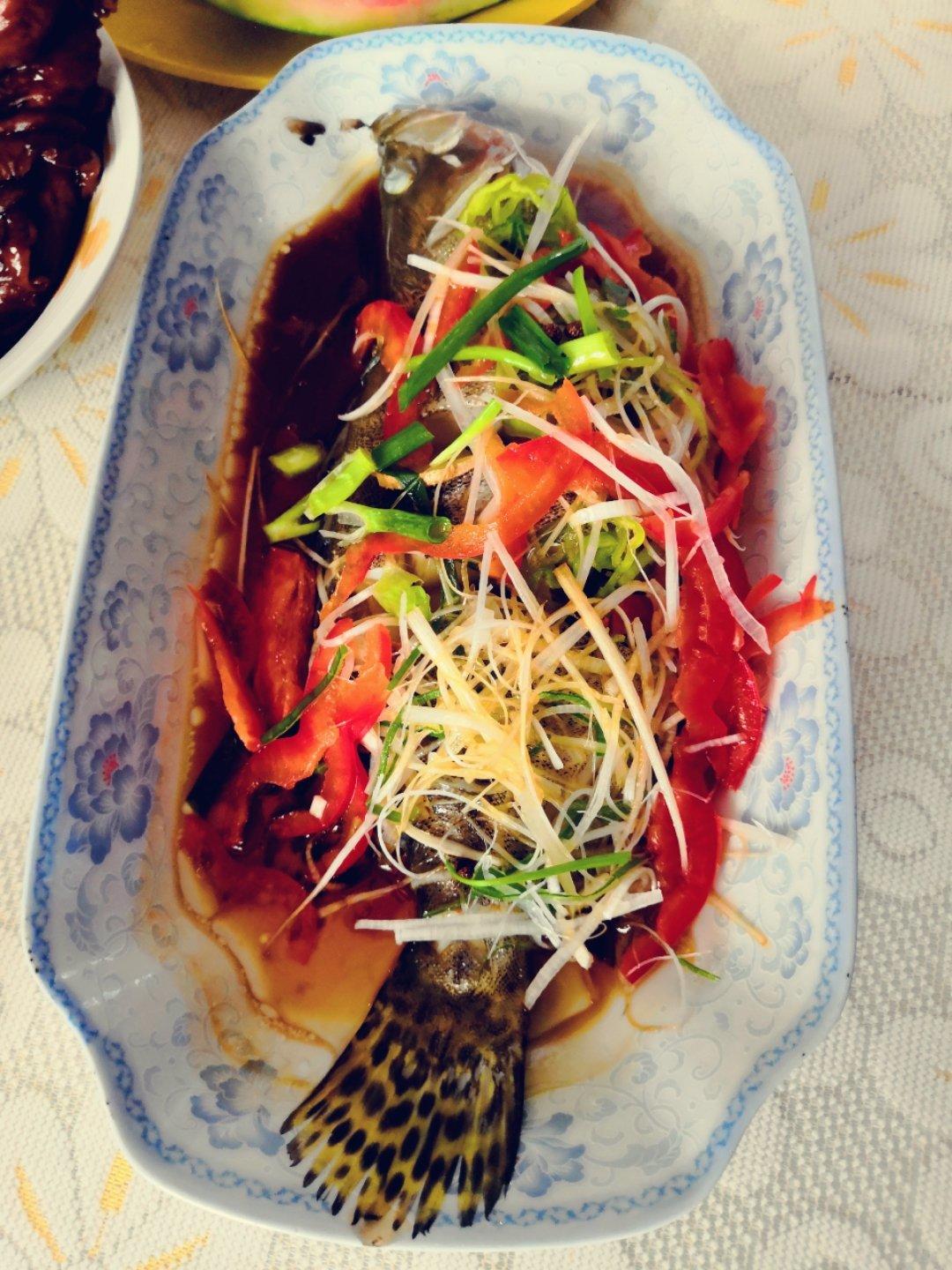 美味清蒸鱼（鳜鱼或鲈鱼）