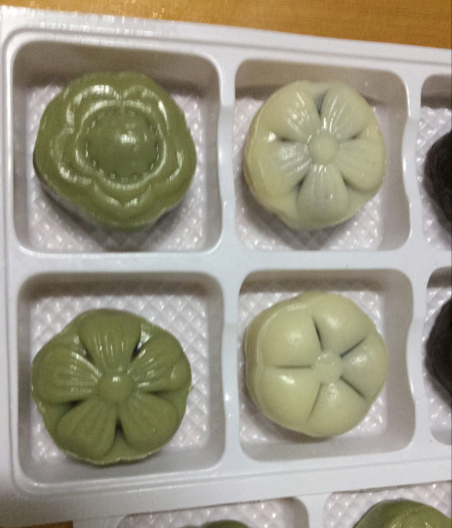 彩色冰皮月饼