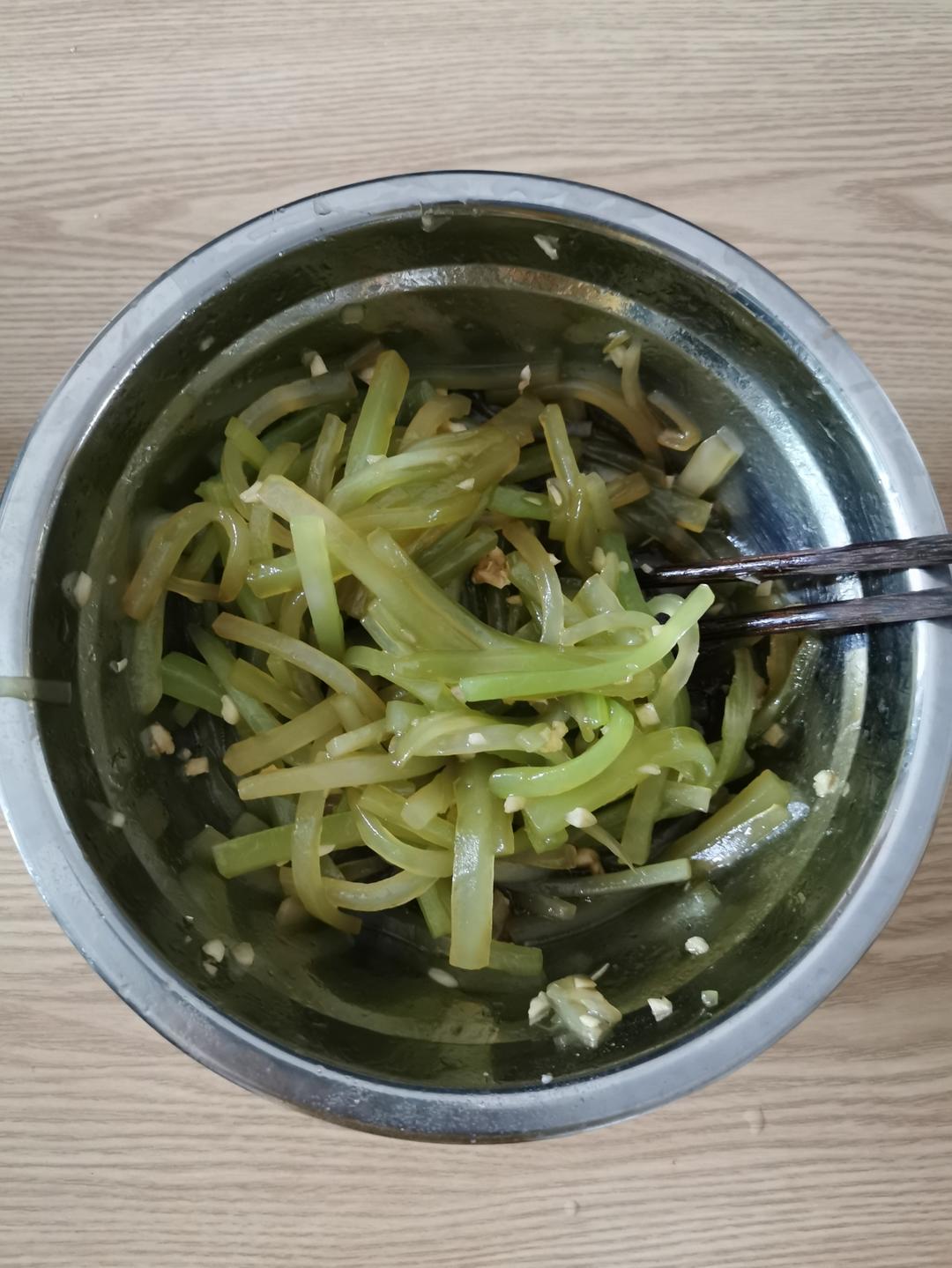 凉拌莴笋丝｜清脆爽口