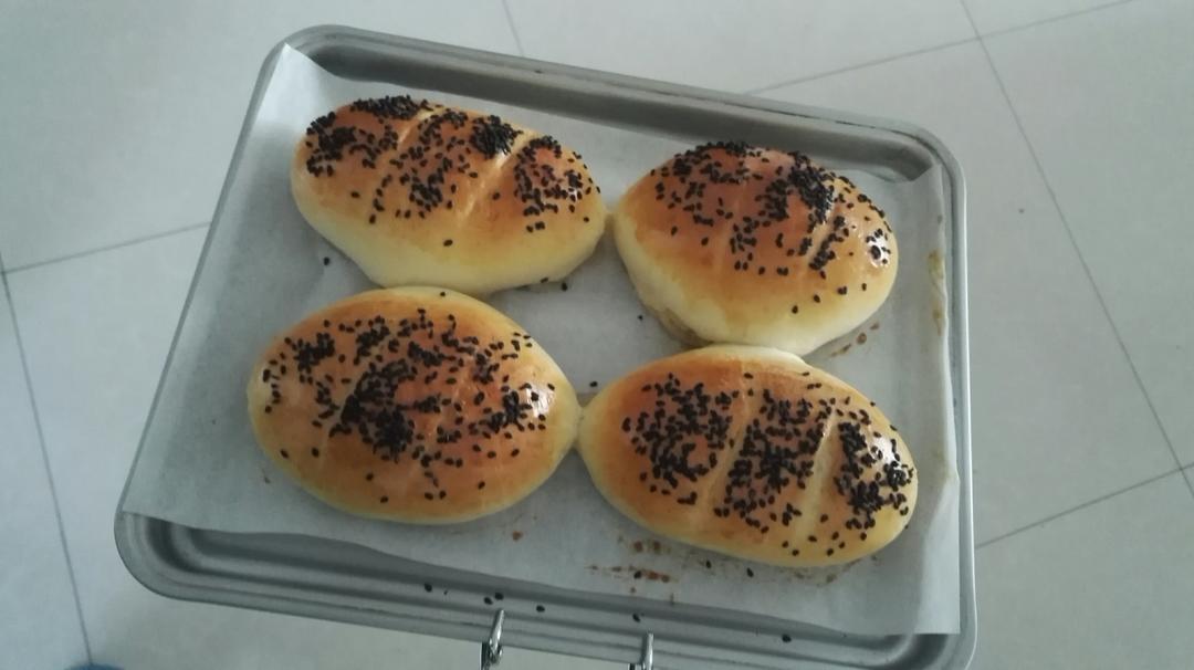 红豆沙面包卷——好吃得不得了#皮黑森林#