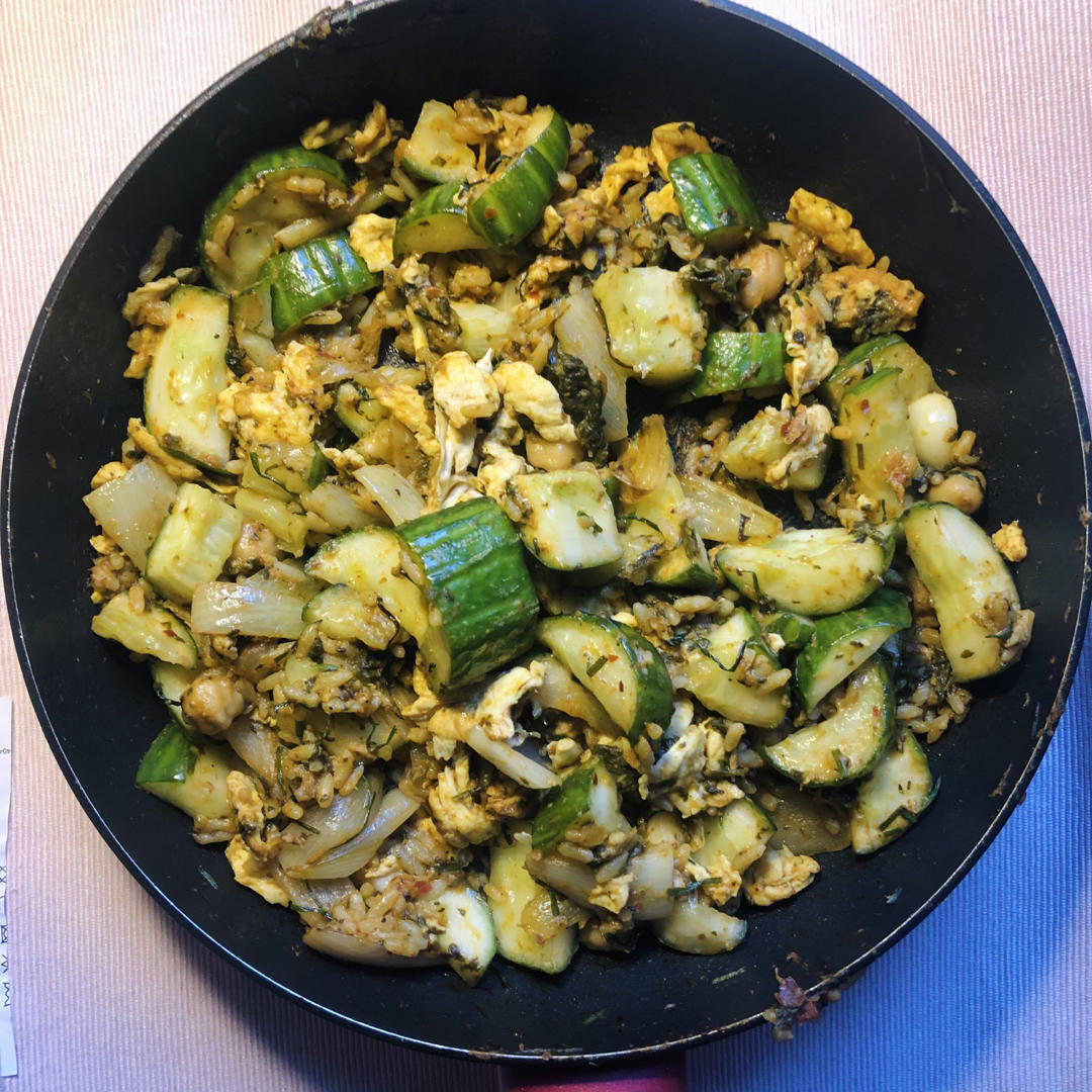 黄瓜洋葱炒鸡蛋