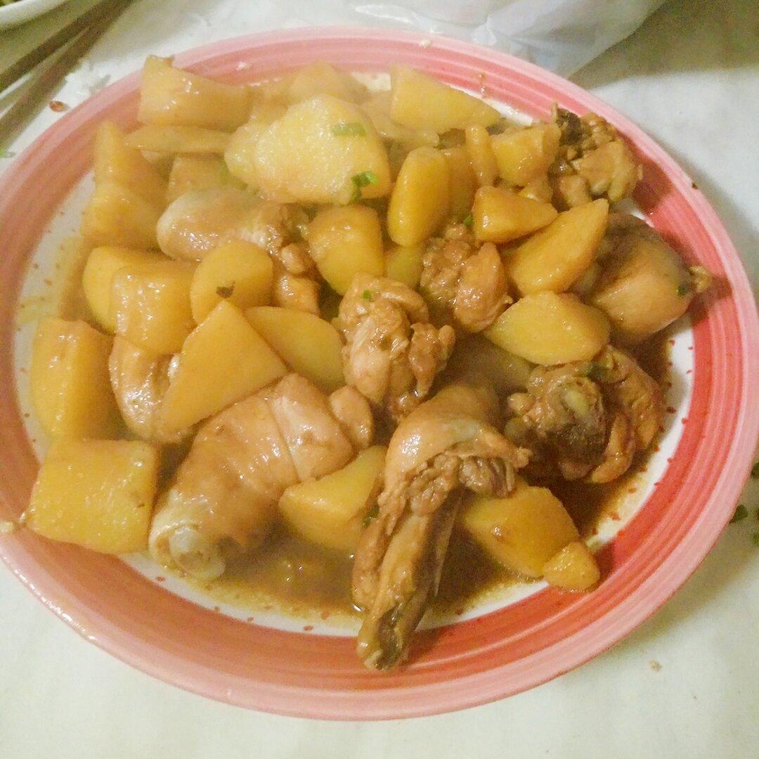 鸡肉炖土豆