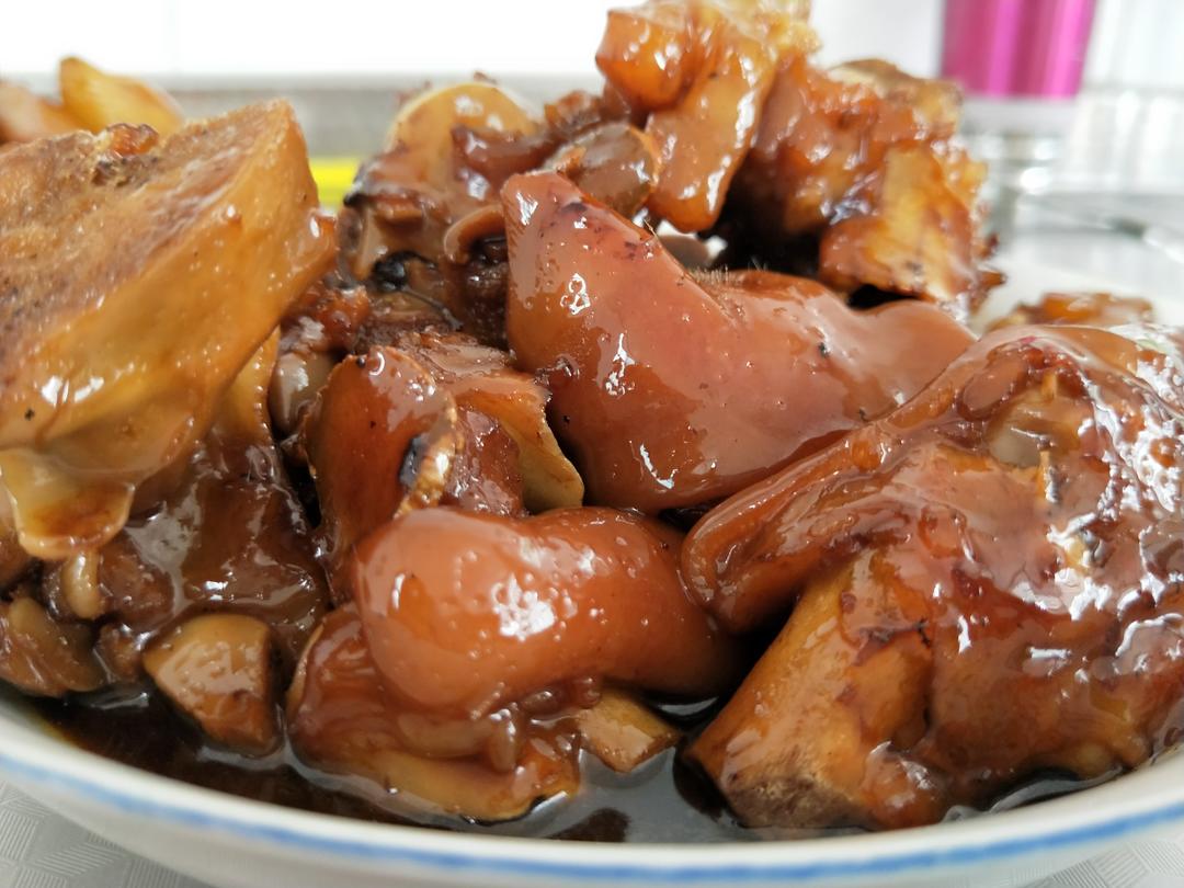 美味的家常菜：红烧猪蹄