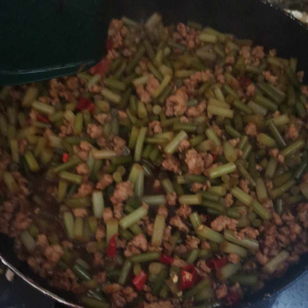 蒜苔炒肉末，三碗米饭都不够吃