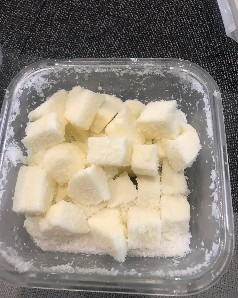 椰丝牛奶小方糕