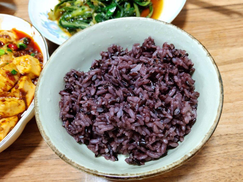 软糯甜香黑米饭