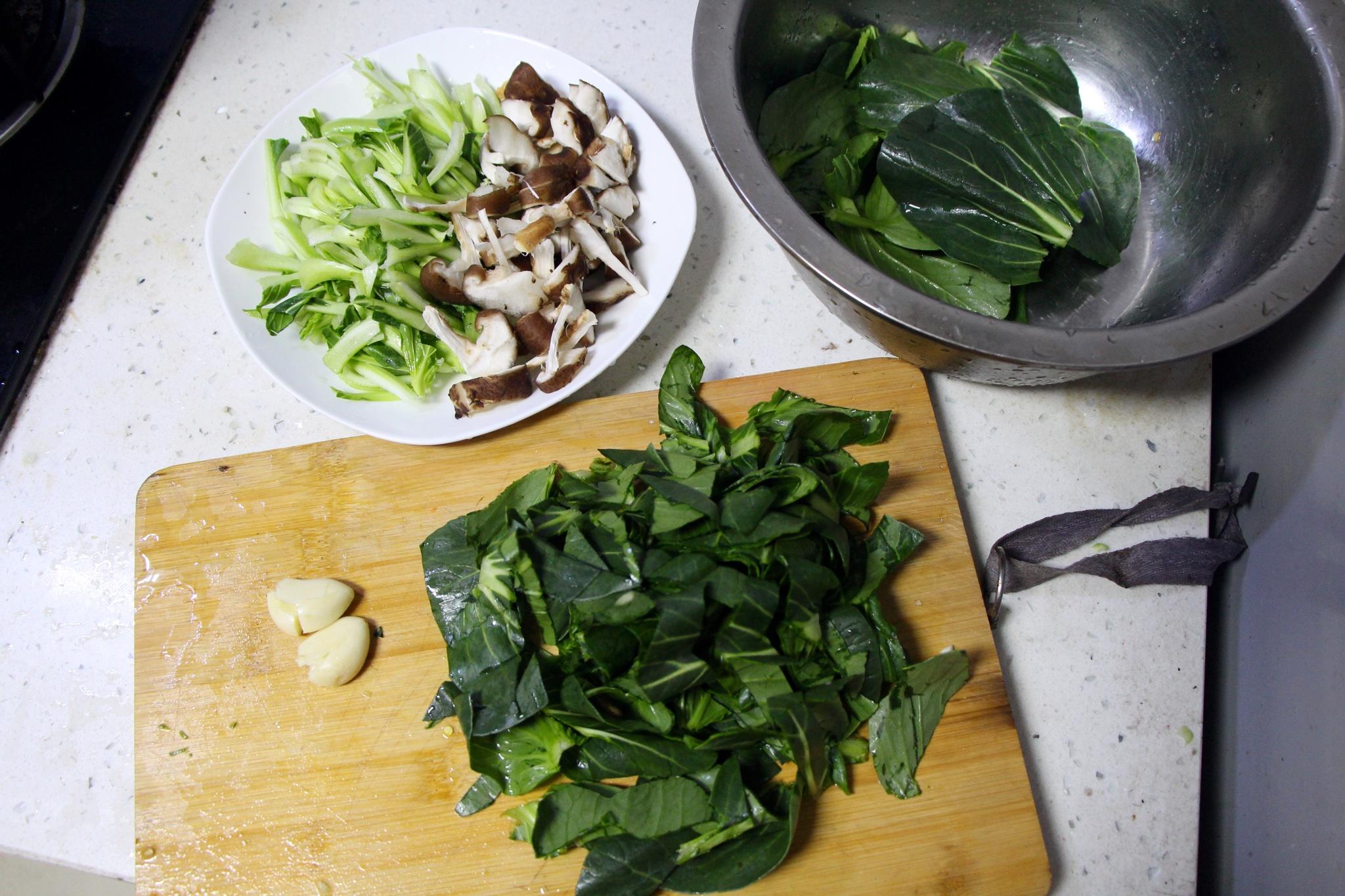 清炒香菇青菜的做法 步骤1