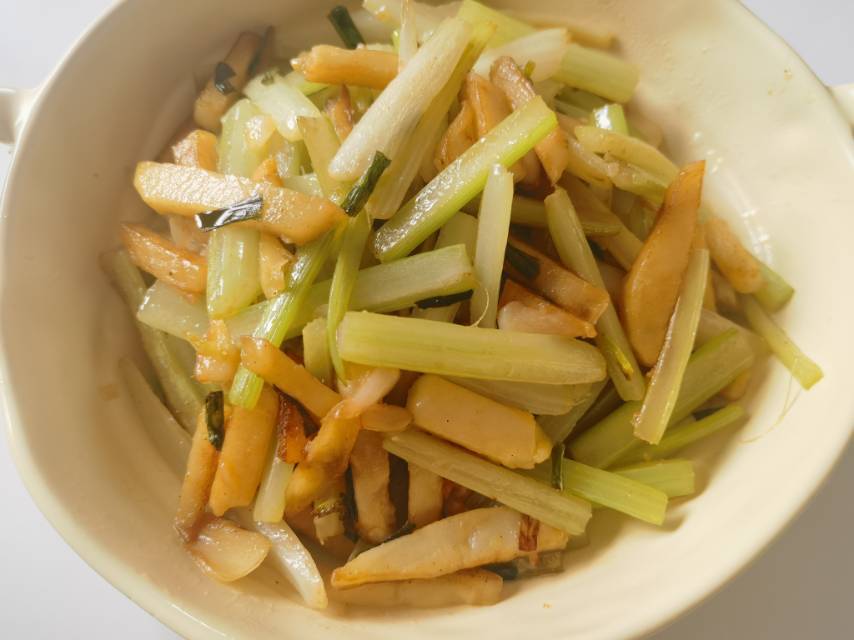 芹菜炒土豆条