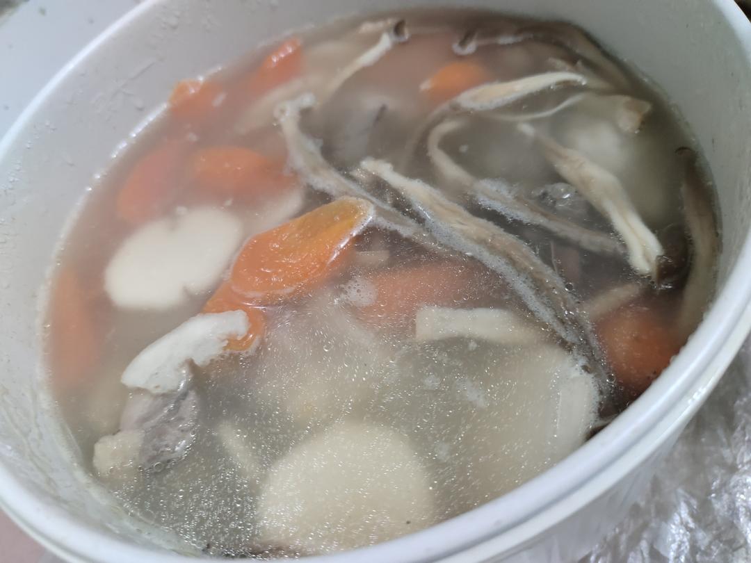 护肝养颜-鹿茸菇山药猪骨汤