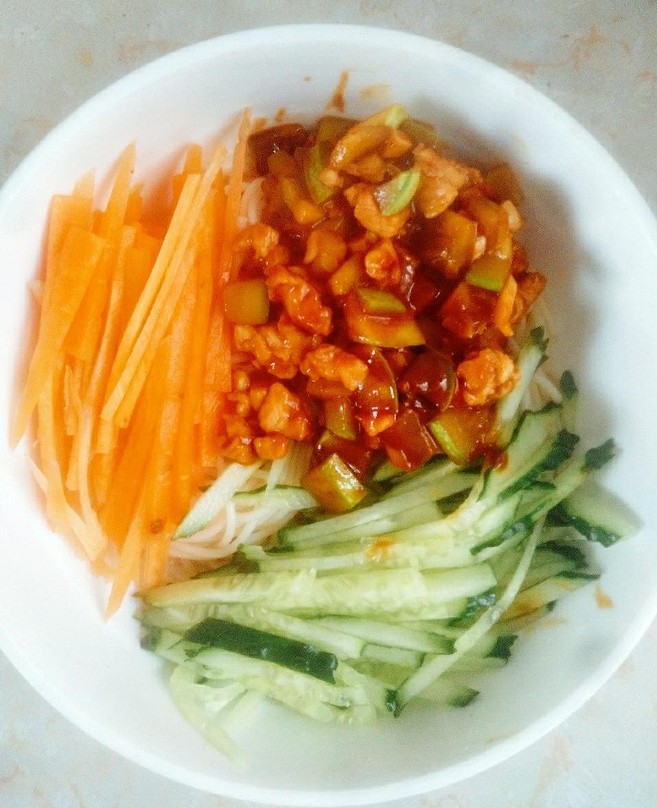 鸡肉炸酱面的做法