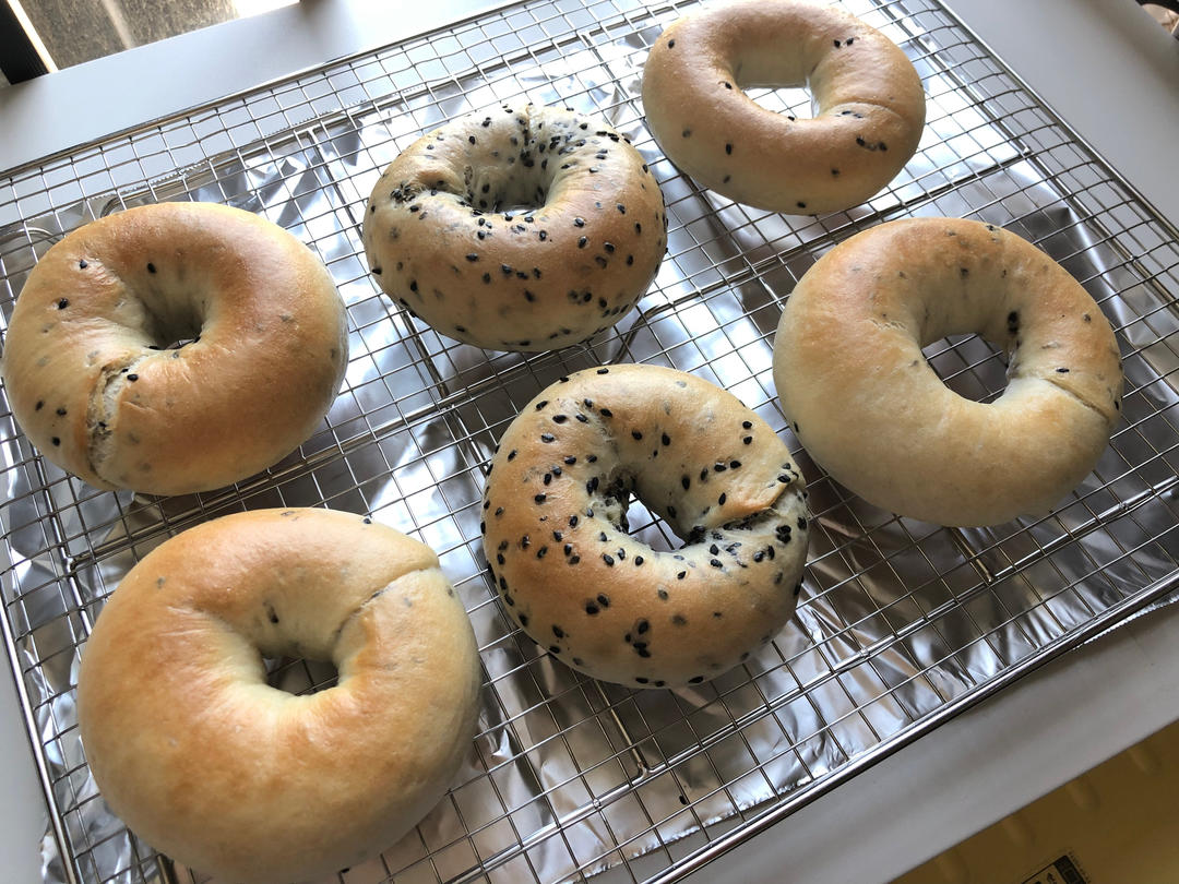 无油低糖的健康主食面包：芝麻贝果