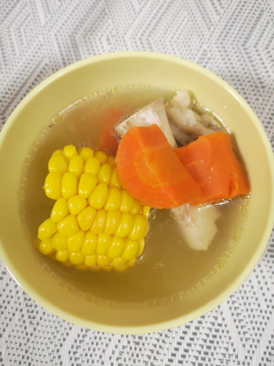 胡萝卜玉米骨头汤