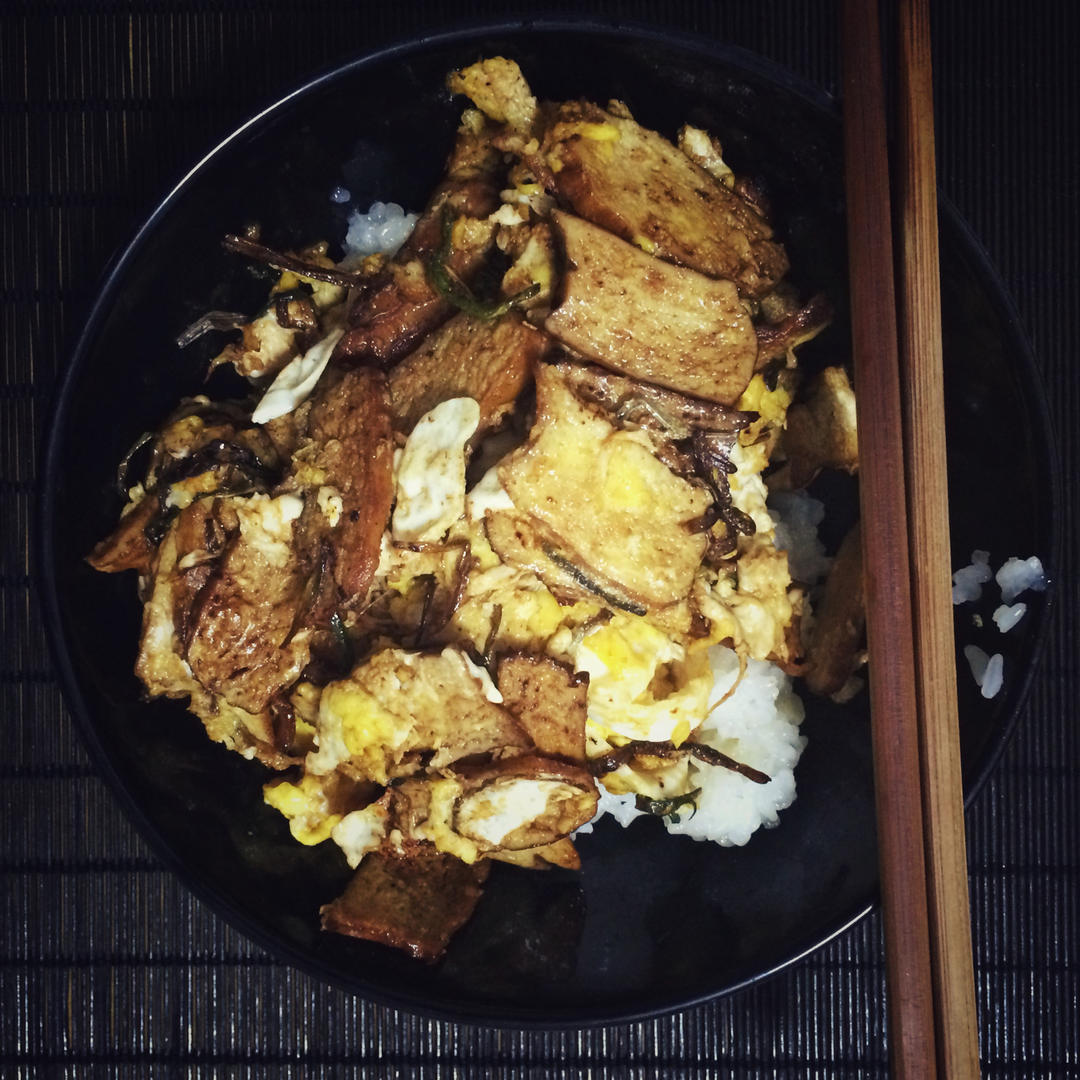 葱油五香干糯米饭