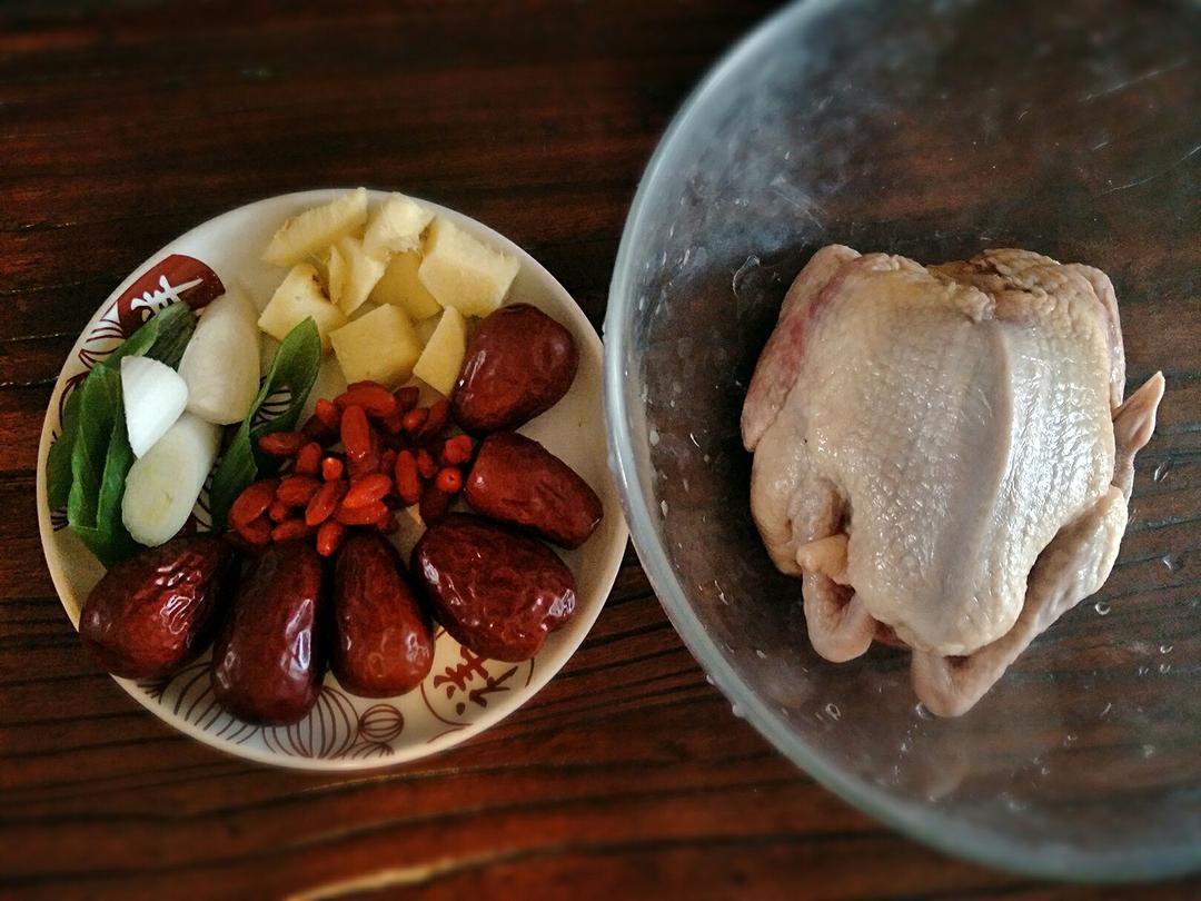 红枣枸杞乳鸽汤