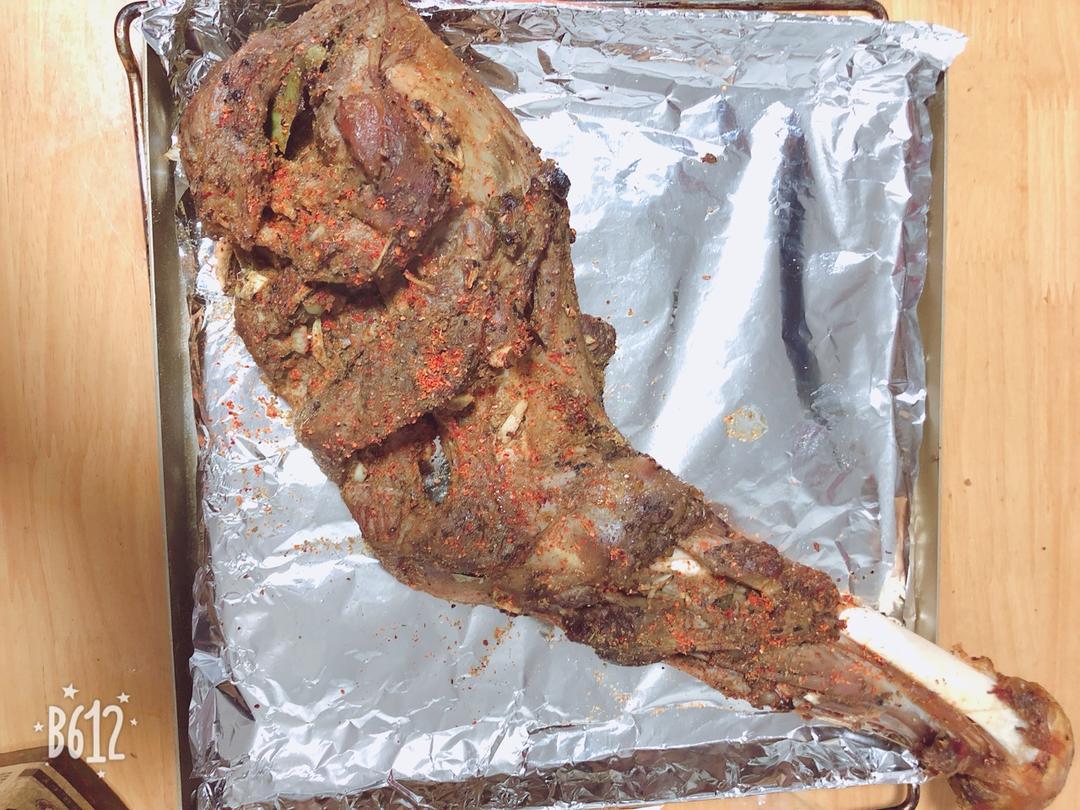 孜然蒜香烤羊腿