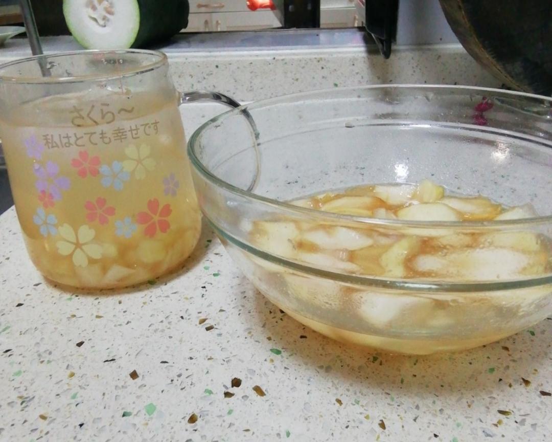 夏日冰镇糖桃子；桃子冰饮