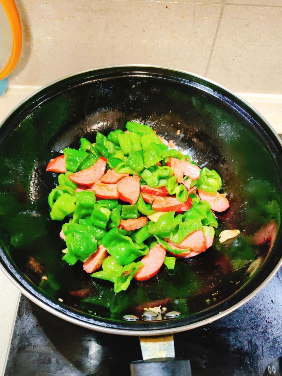 青椒炒红肠
