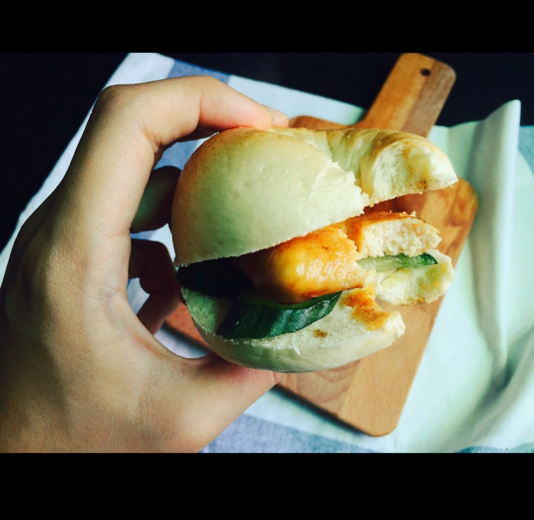 黑椒鸡胸贝果三明治