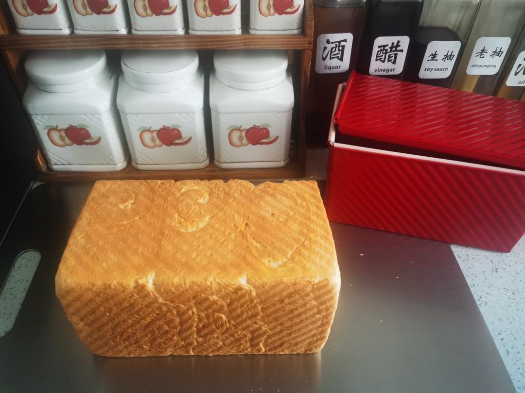 做一次就成功的牛奶吐司面包（手和面揉出手套膜）最后附全麦吐司