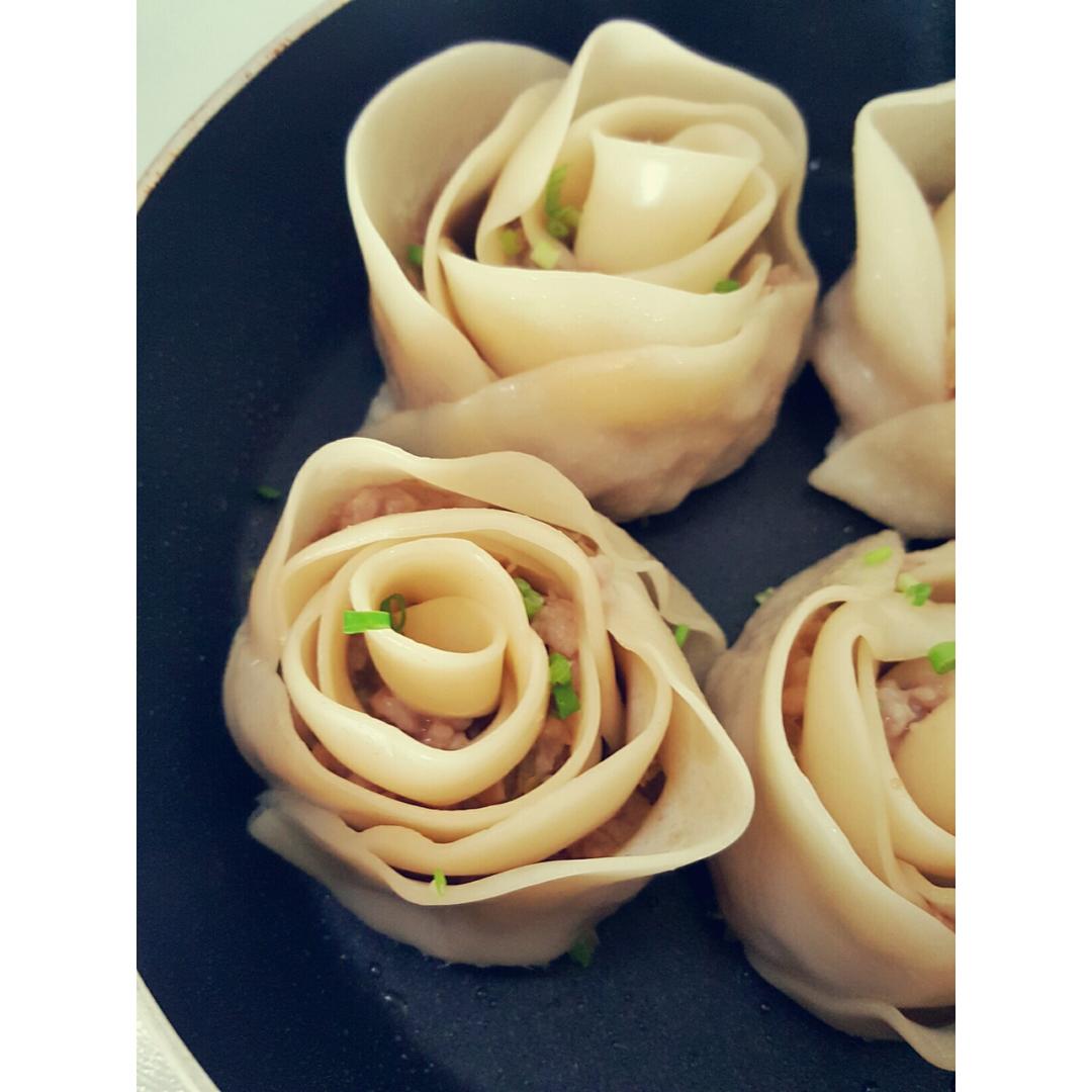 玫瑰花抱蛋煎饺