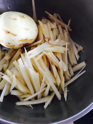 粗条土豆丝炒小葱(有薯条的口感）的做法 步骤2