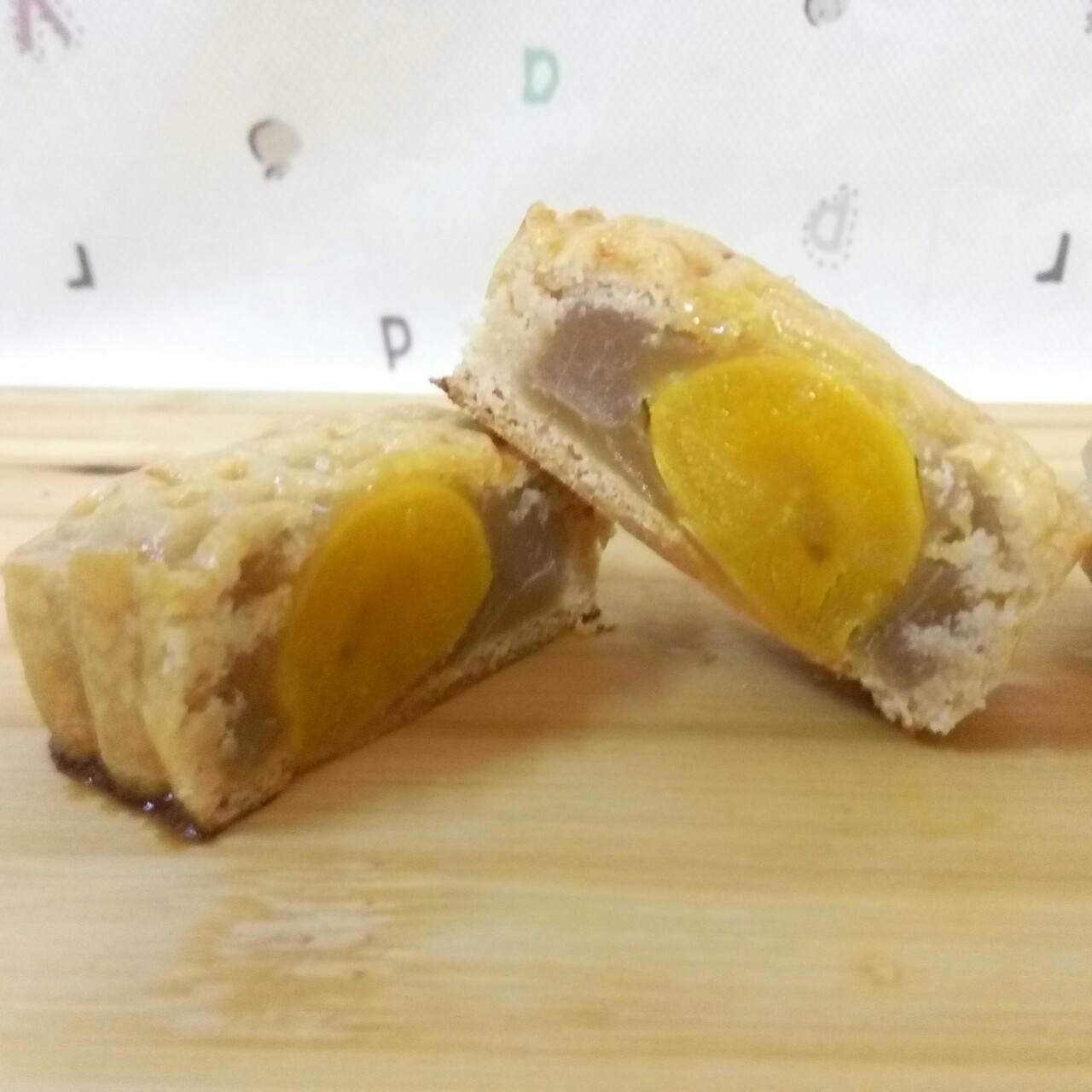 广式月饼——蛋黄莲蓉月饼