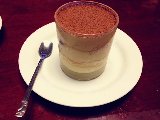 厨娘佳做的杯装提拉米苏