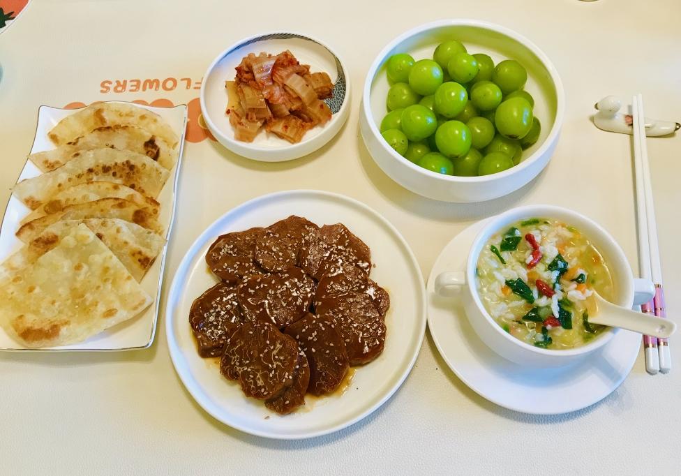 素🉑蔬菜粥、手抓饼、照烧蛋白、辣白菜🤗感恩吃素🙏的做法