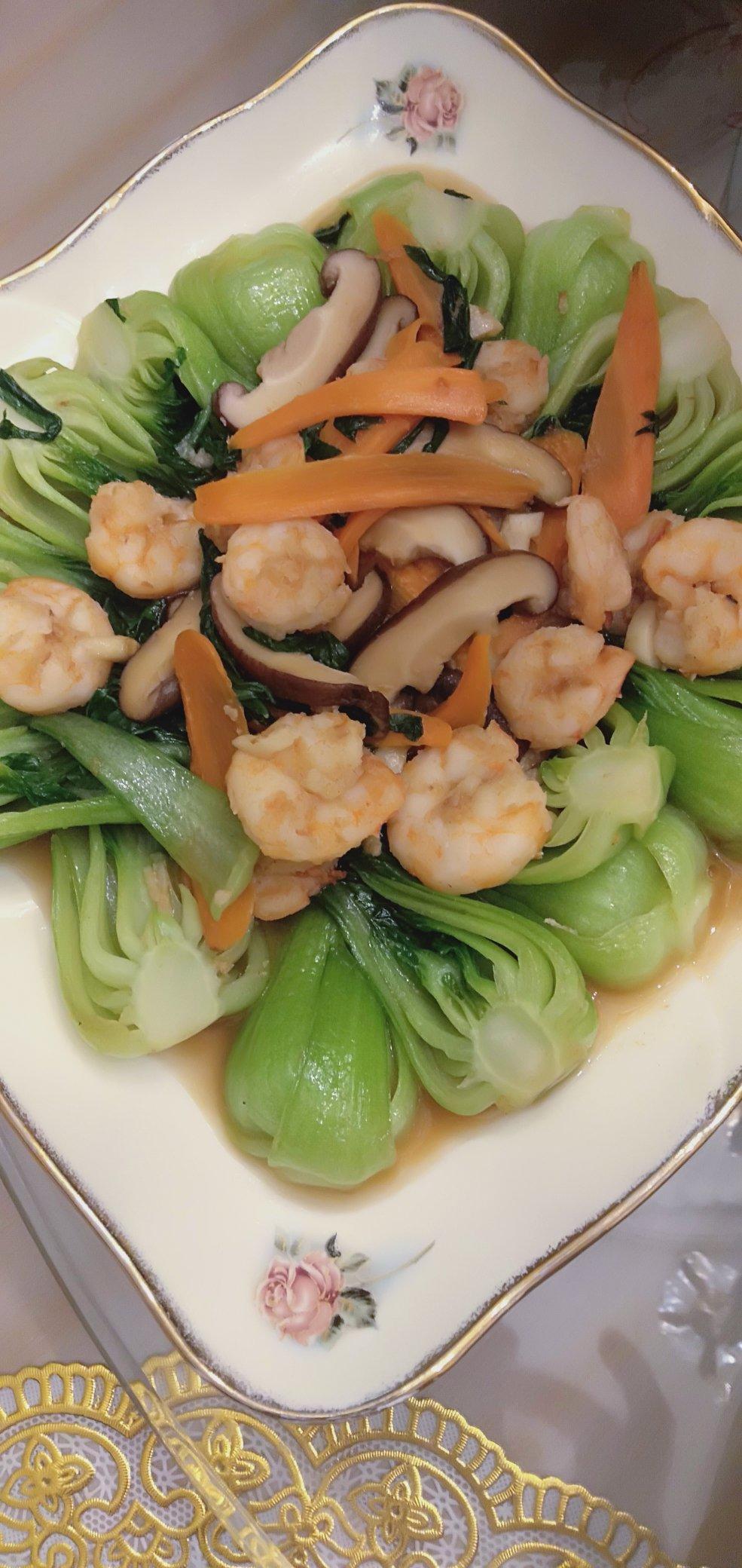 王的女主人做的虾仁香菇炒油菜